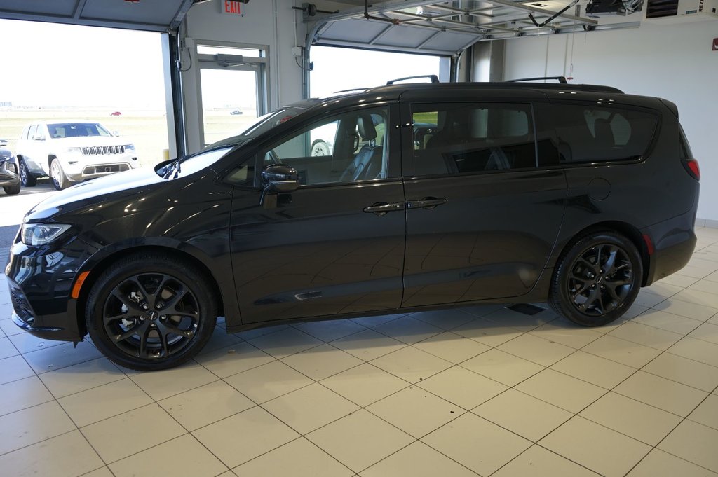 2022  Pacifica Touring L in Leduc, Alberta - 2 - w1024h768px