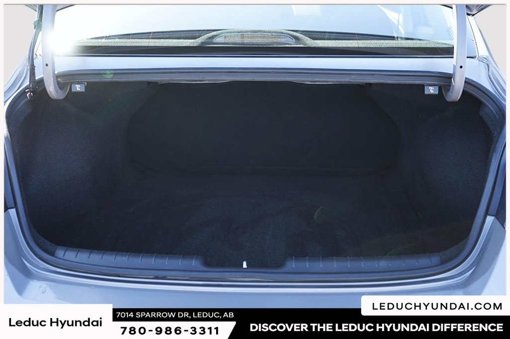 2023 Hyundai Elantra Preferred in Leduc, Alberta - 6 - w1024h768px