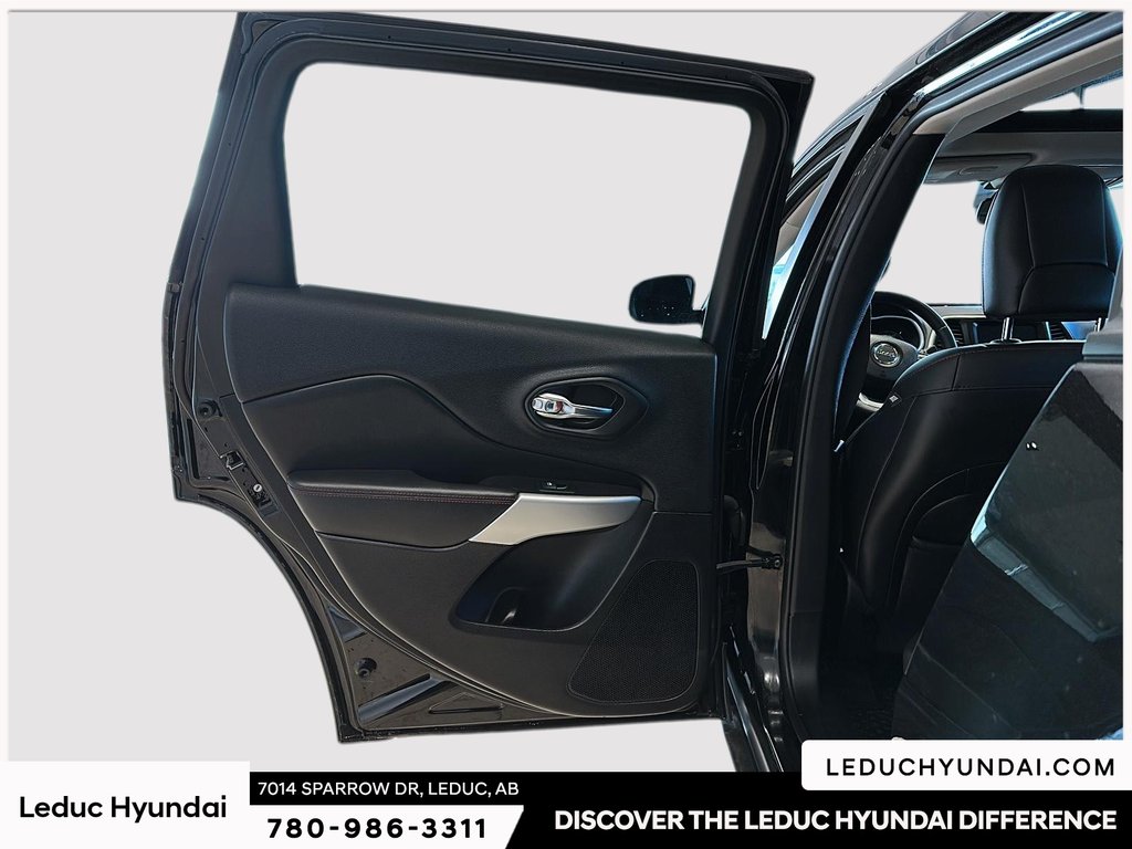 2018 Jeep Cherokee Trailhawk in Leduc, Alberta - 13 - w1024h768px
