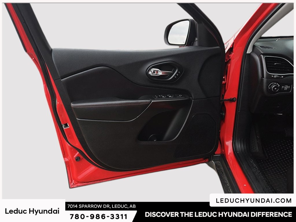 2019 Jeep Cherokee Trailhawk in Leduc, Alberta - 13 - w1024h768px
