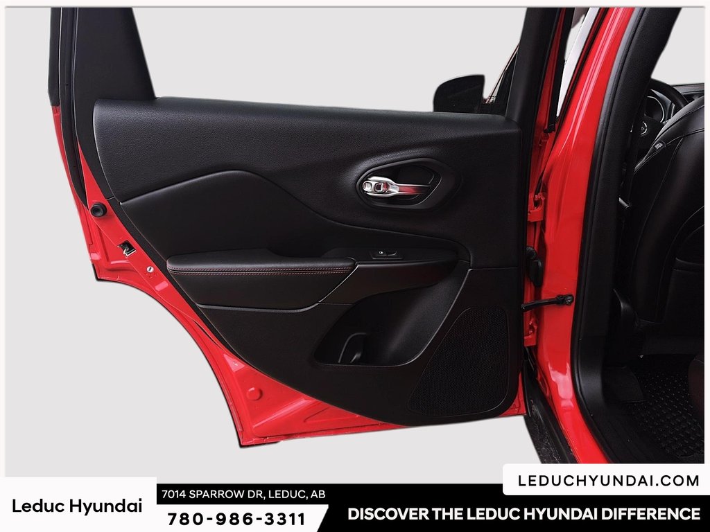 2019 Jeep Cherokee Trailhawk in Leduc, Alberta - 14 - w1024h768px