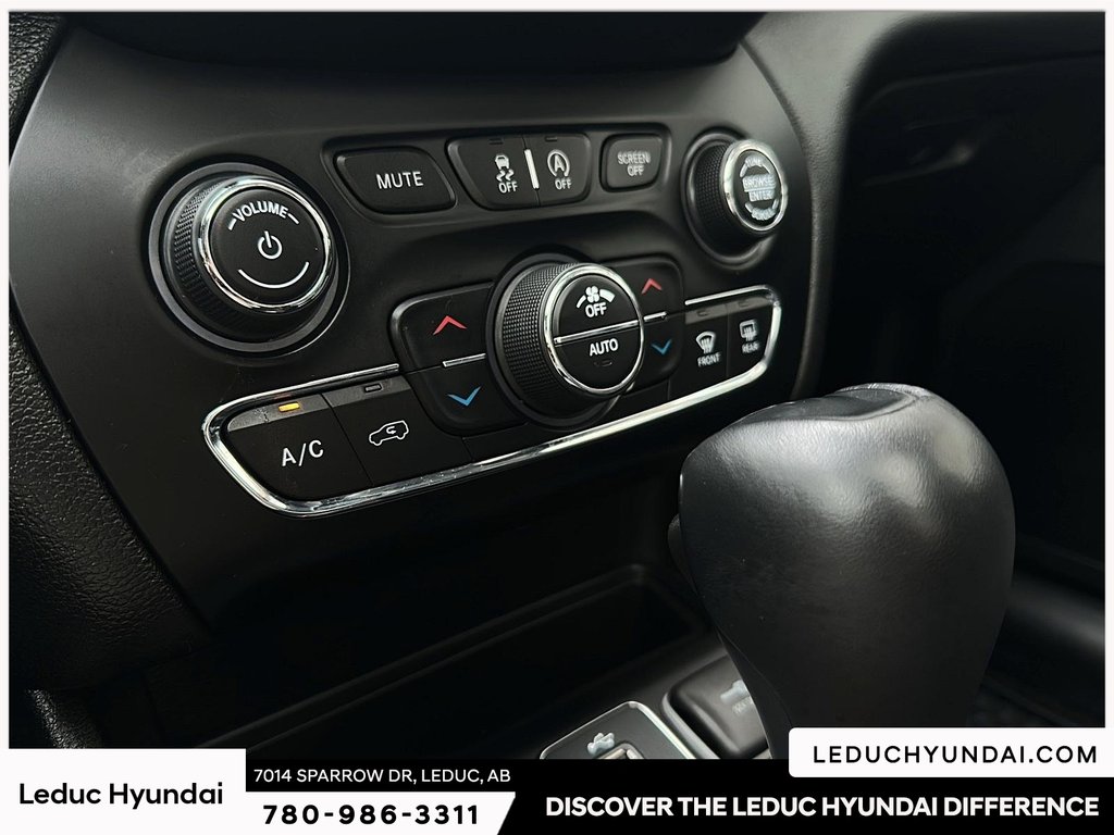 2019 Jeep Cherokee Trailhawk in Leduc, Alberta - 25 - w1024h768px