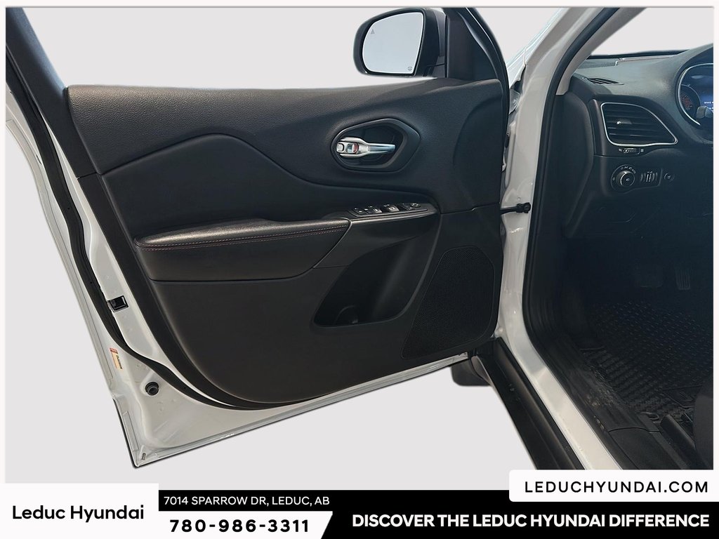 2020 Jeep Cherokee Trailhawk in Leduc, Alberta - 13 - w1024h768px