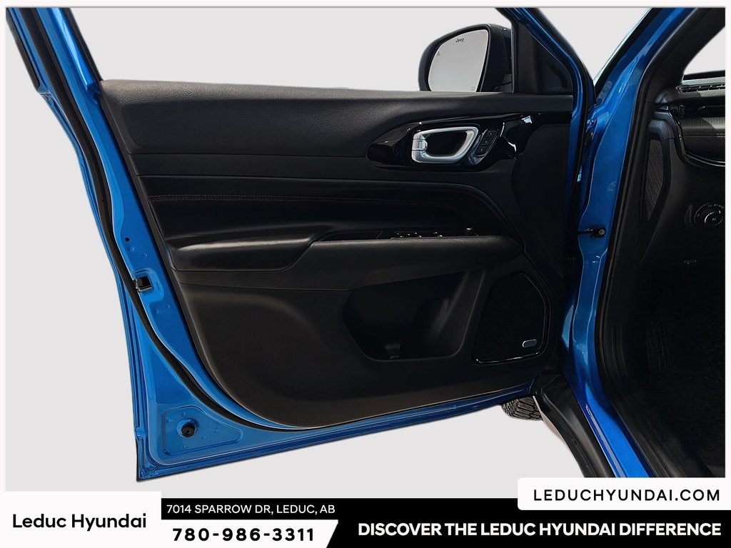 2025 Jeep Compass Trailhawk in Leduc, Alberta - 12 - w1024h768px