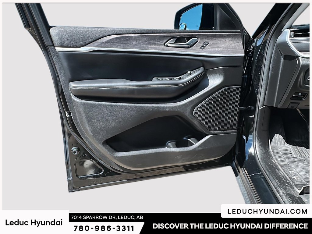 2023 Jeep Grand Cherokee Limited in Leduc, Alberta - 13 - w1024h768px