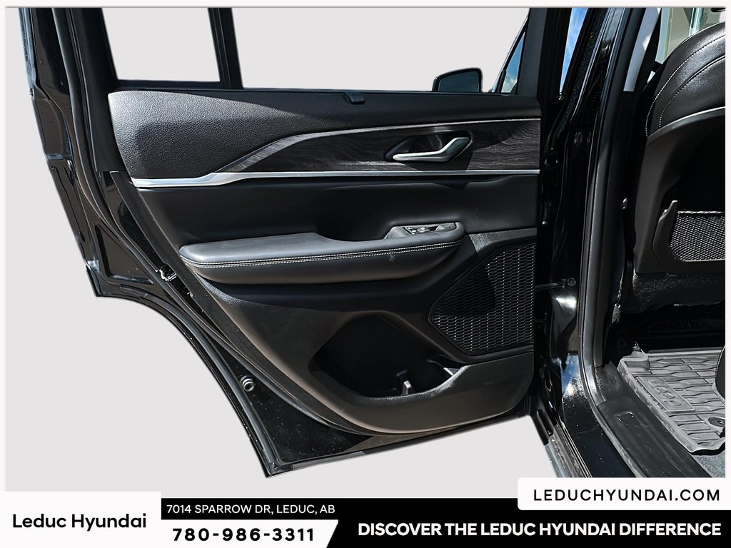 2023 Jeep Grand Cherokee Limited in Leduc, Alberta - 14 - w1024h768px