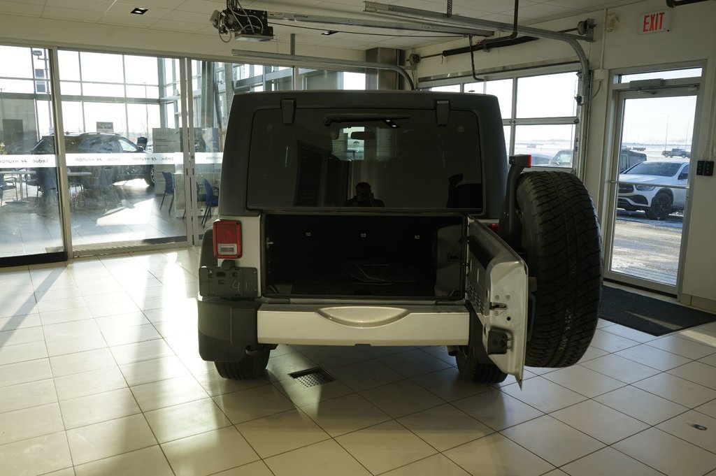 2014 Jeep Wrangler Unlimited Sahara in Leduc, Alberta - 5 - w1024h768px