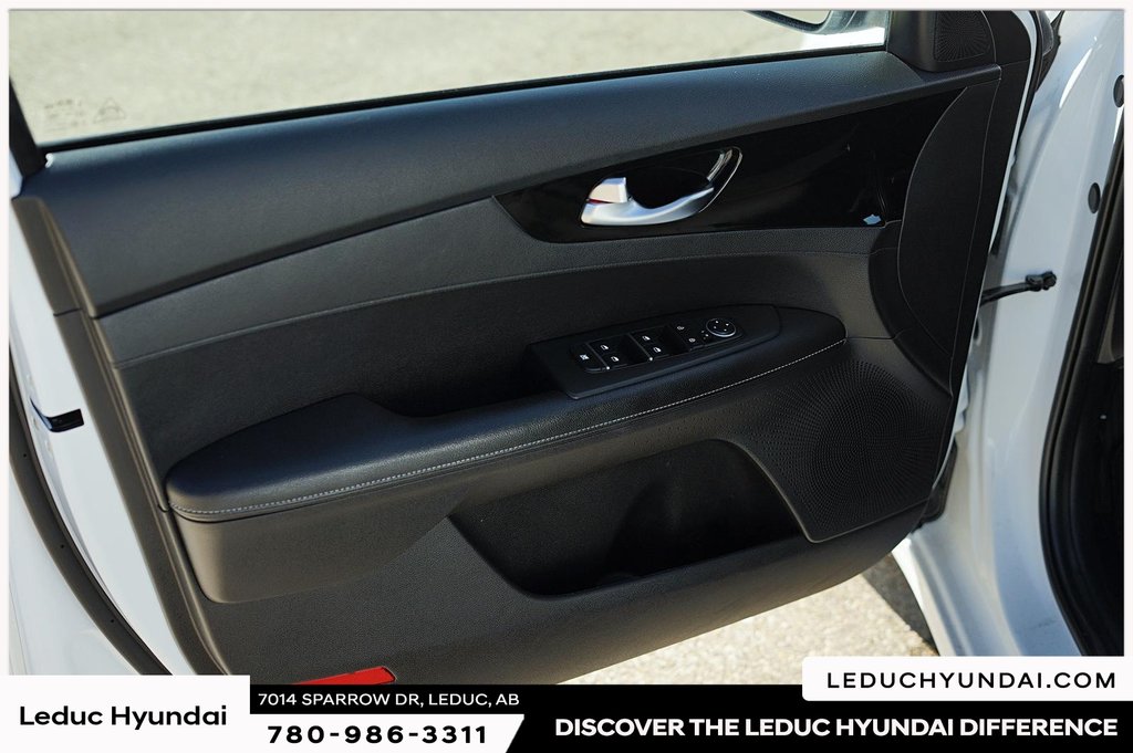 2021 Kia Forte EX in Leduc, Alberta - 12 - w1024h768px