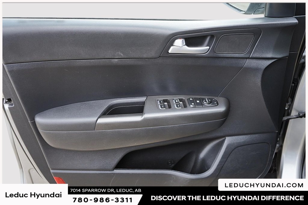 2021 Kia Sportage LX in Leduc, Alberta - 12 - w1024h768px