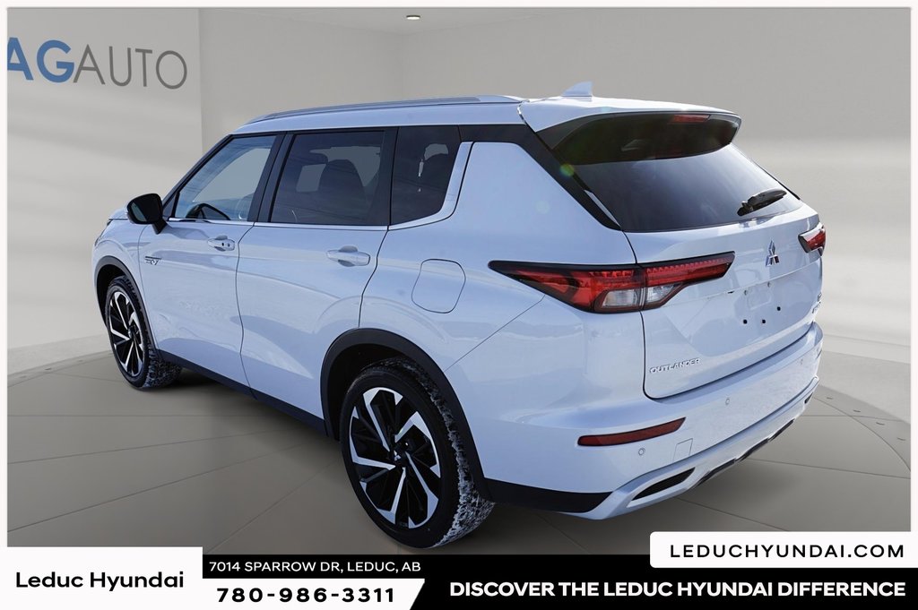 2024 Mitsubishi Outlander Plug-In Hybrid SEL in Leduc, Alberta - 4 - w1024h768px