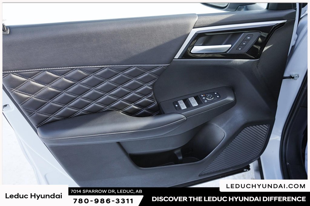 2024 Mitsubishi Outlander Plug-In Hybrid SEL in Leduc, Alberta - 11 - w1024h768px