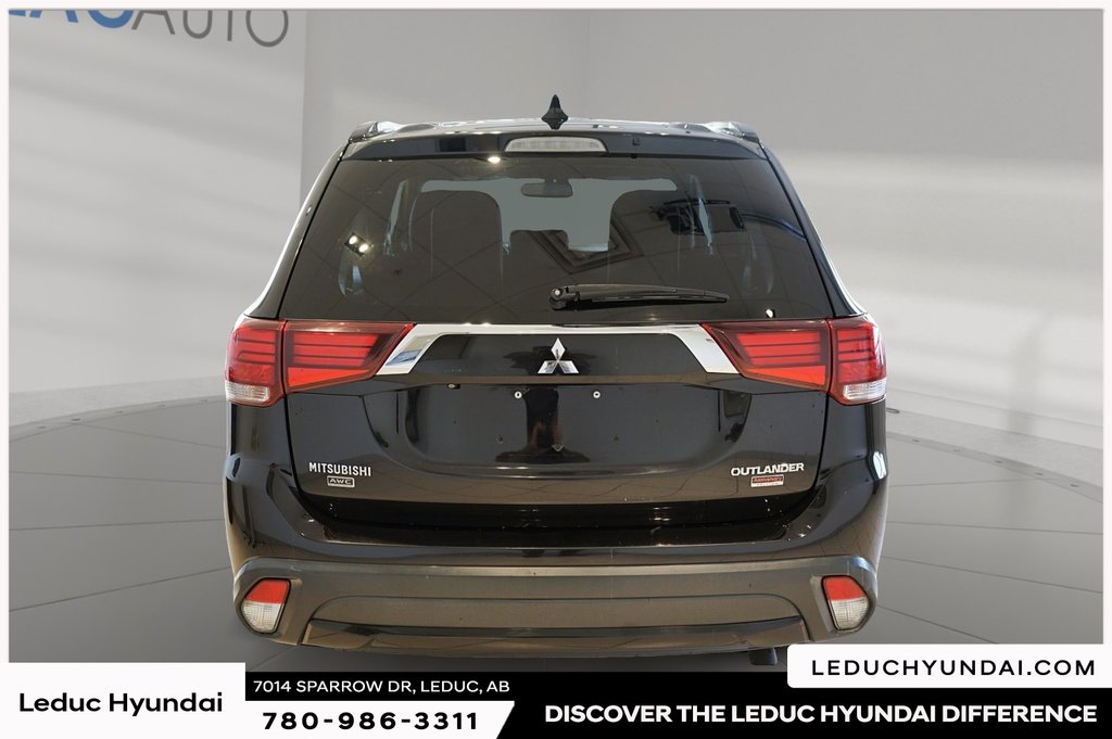 2018 Mitsubishi Outlander SE in Leduc, Alberta - 3 - w1024h768px