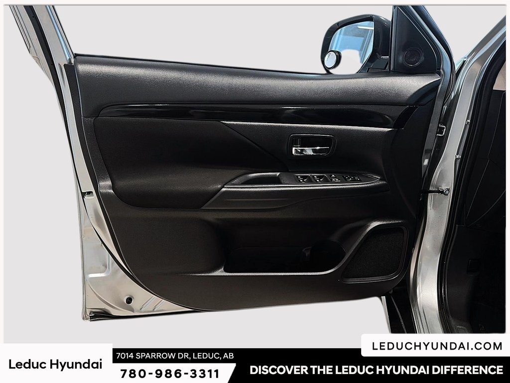 2020 Mitsubishi Outlander ES in Leduc, Alberta - 10 - w1024h768px