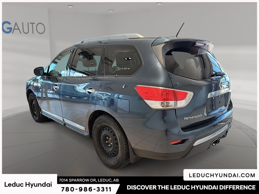 2015 Nissan Pathfinder SL in Leduc, Alberta - 4 - w1024h768px