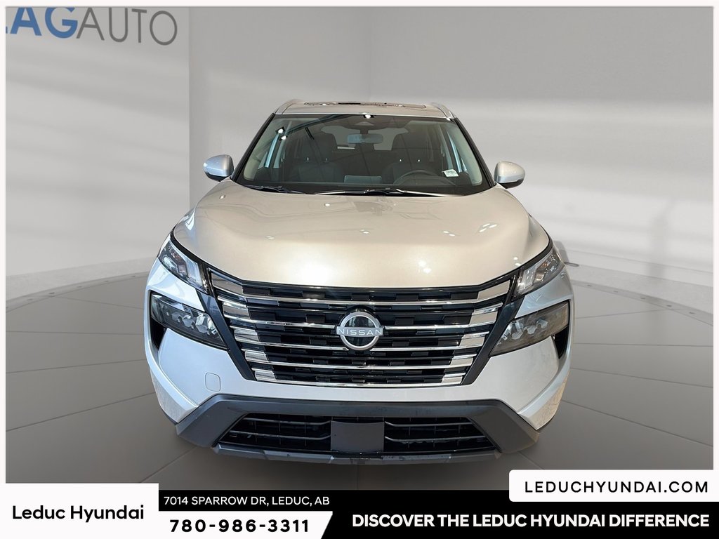 2025 Nissan Rogue SV in Leduc, Alberta - 2 - w1024h768px