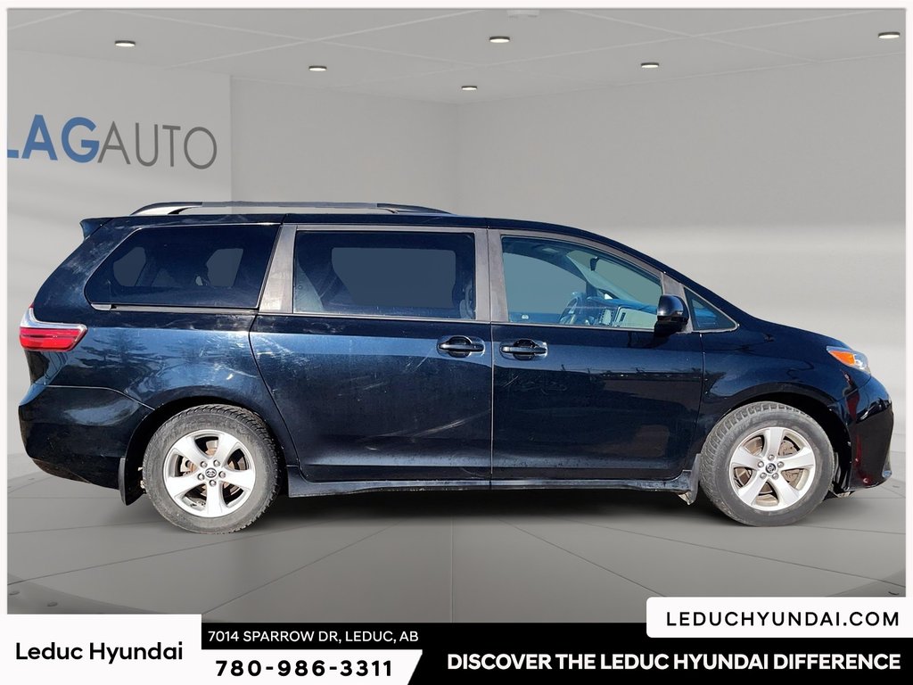 2018 Toyota Sienna LE in Leduc, Alberta - 3 - w1024h768px