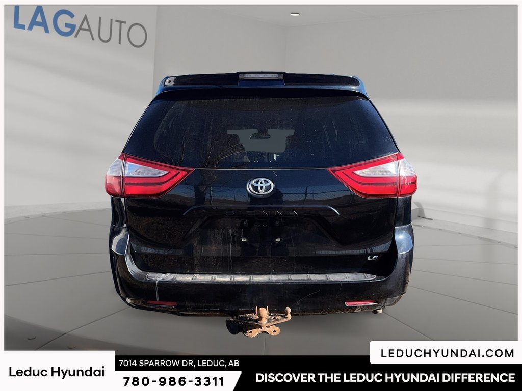 2018 Toyota Sienna LE in Leduc, Alberta - 5 - w1024h768px