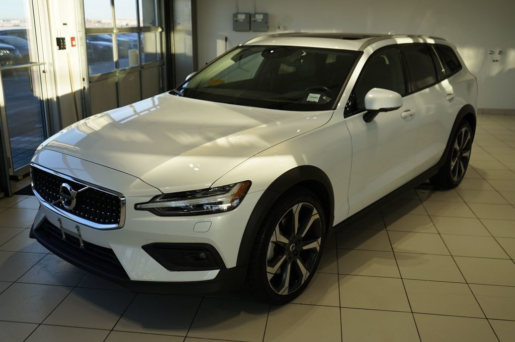 2022 Volvo V60 Cross Country BASE in Leduc, Alberta - 1 - w1024h768px