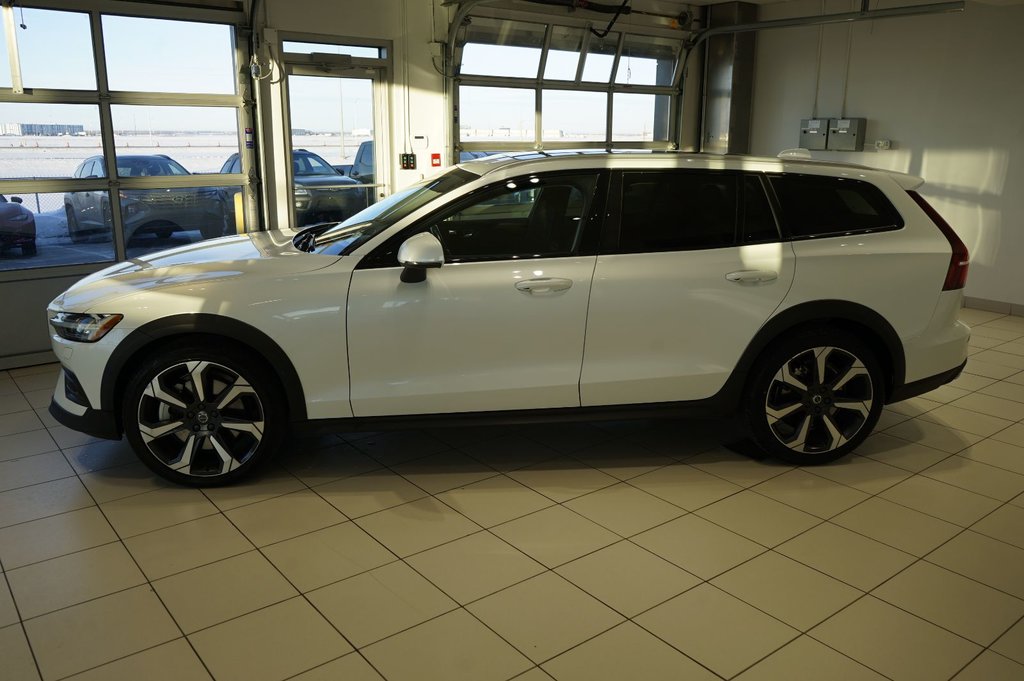 2022 Volvo V60 Cross Country BASE in Leduc, Alberta - 2 - w1024h768px