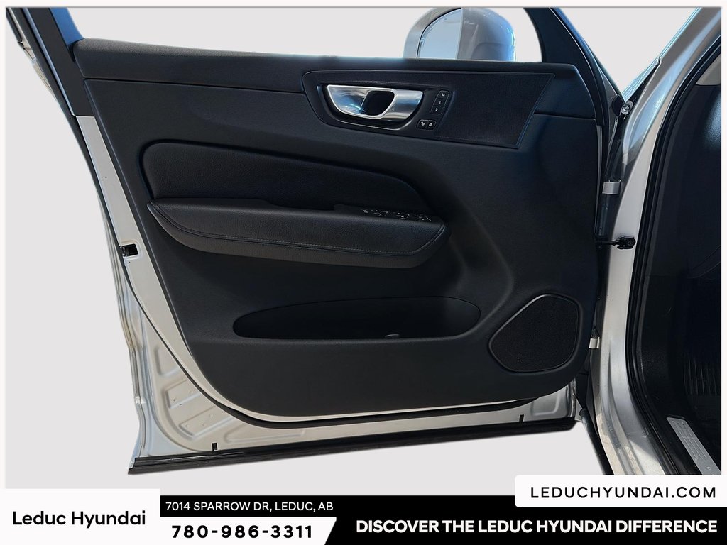 2020 Volvo XC60 T6 Momentum in Leduc, Alberta - 11 - w1024h768px