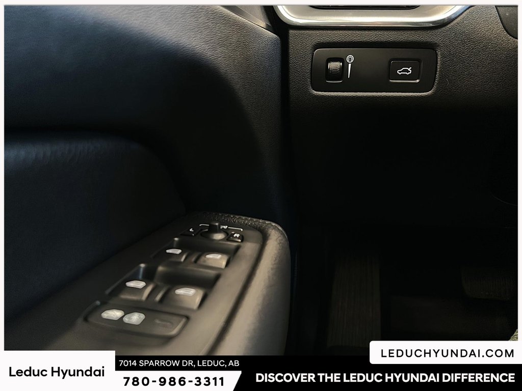 2020 Volvo XC60 T6 Momentum in Leduc, Alberta - 21 - w1024h768px