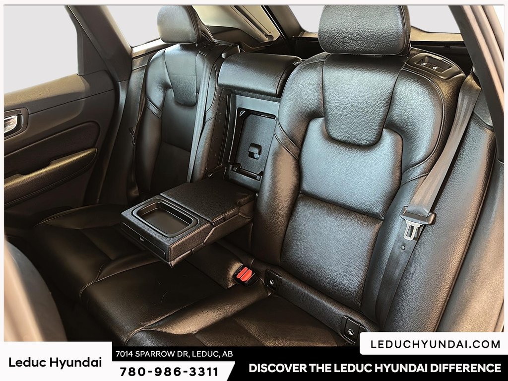 2020 Volvo XC60 T6 Momentum in Leduc, Alberta - 10 - w1024h768px