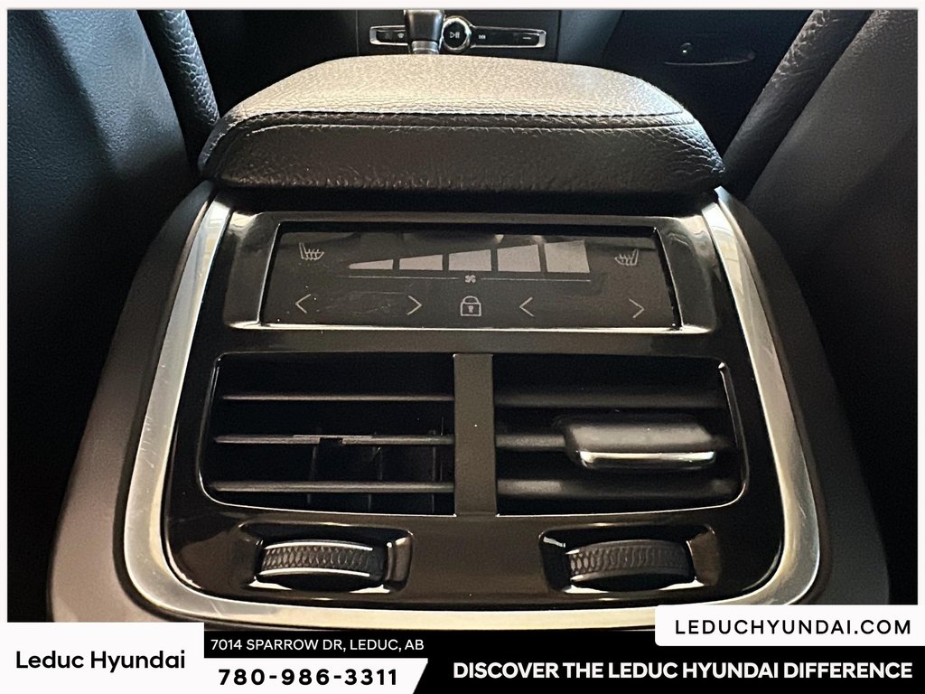 2020 Volvo XC60 T6 Momentum in Leduc, Alberta - 12 - w1024h768px
