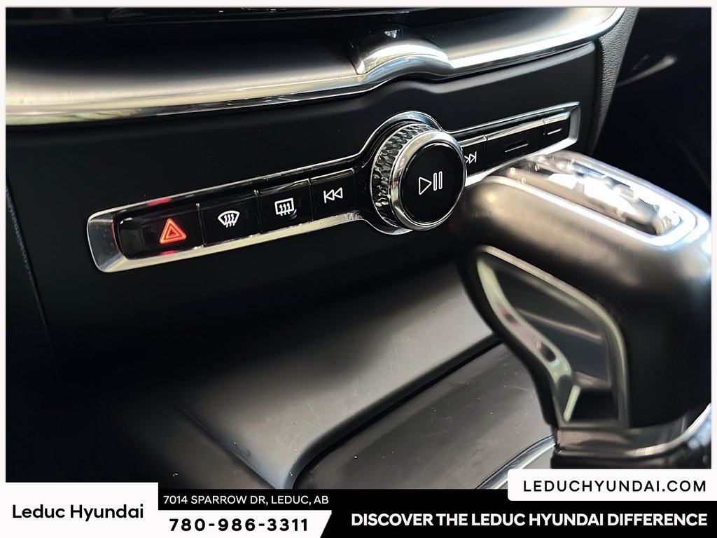 2020 Volvo XC60 T6 Momentum in Leduc, Alberta - 25 - w1024h768px