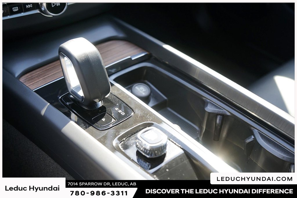 2023 Volvo XC60 Plus Dark Theme in Leduc, Alberta - 14 - w1024h768px