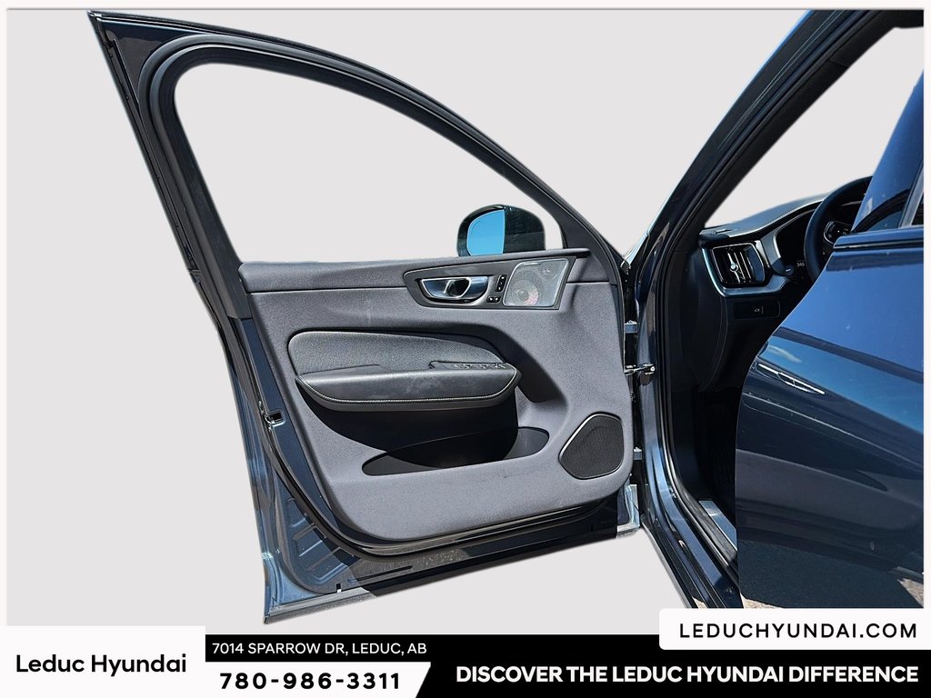2023 Volvo XC60 B6 Ultimate Dark Theme in Leduc, Alberta - 13 - w1024h768px