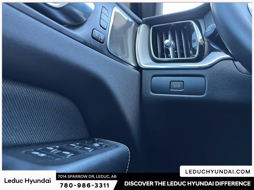 2023 Volvo XC60 B6 Ultimate Dark Theme in Leduc, Alberta - 19 - w1024h768px