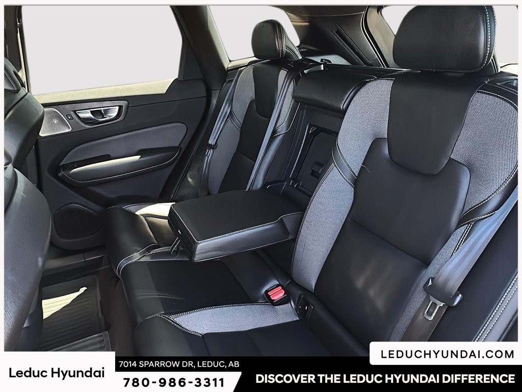 2023 Volvo XC60 B6 Ultimate Dark Theme in Leduc, Alberta - 10 - w1024h768px