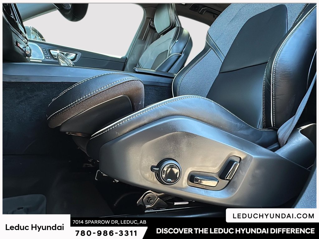 2023 Volvo XC60 B6 Ultimate Dark Theme in Leduc, Alberta - 9 - w1024h768px