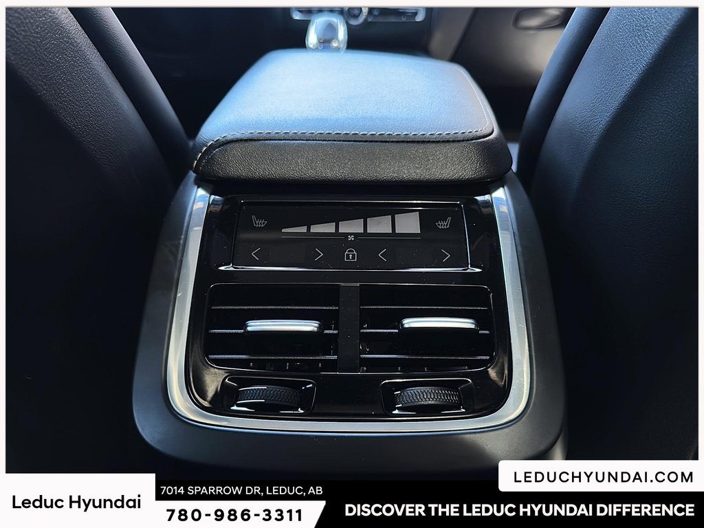 2023 Volvo XC60 B6 Ultimate Dark Theme in Leduc, Alberta - 12 - w1024h768px