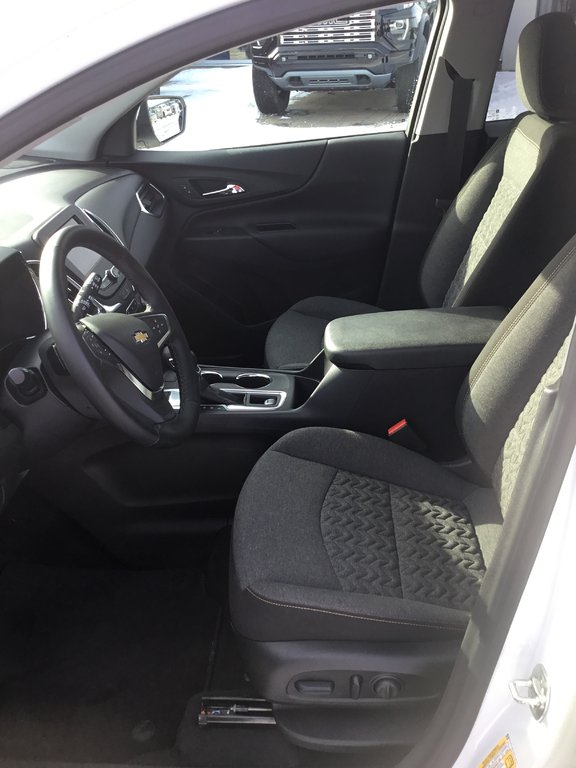Chevrolet Equinox  2024 à Mont-Tremblant, Québec - 9 - w1024h768px