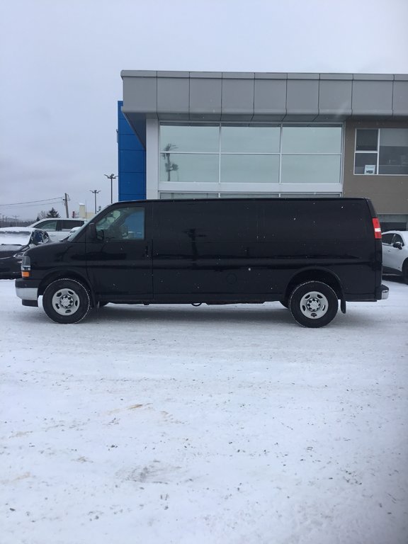 2017 Chevrolet Express Cargo Van in Mont-Tremblant, Quebec - 8 - w1024h768px