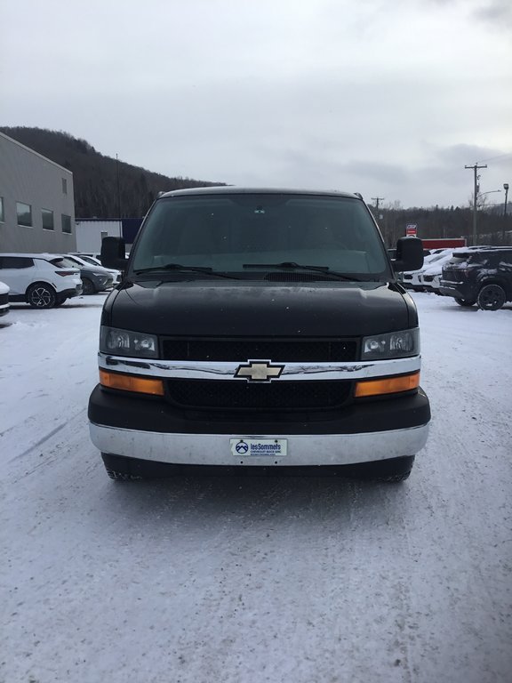 2017 Chevrolet Express Cargo Van in Mont-Tremblant, Quebec - 2 - w1024h768px