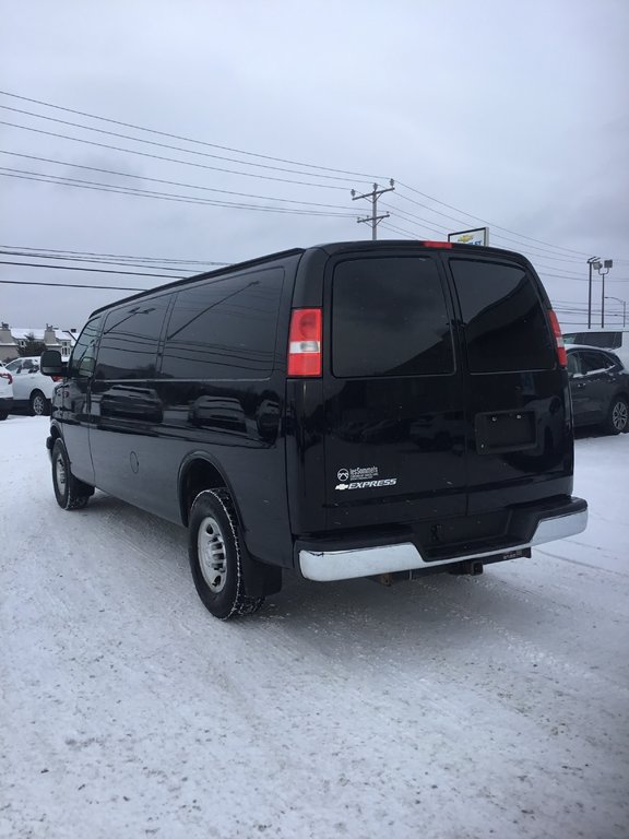 Chevrolet Express Cargo Van  2017 à Mont-Tremblant, Québec - 7 - w1024h768px