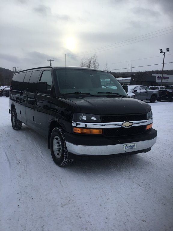 2017 Chevrolet Express Cargo Van in Mont-Tremblant, Quebec - 3 - w1024h768px