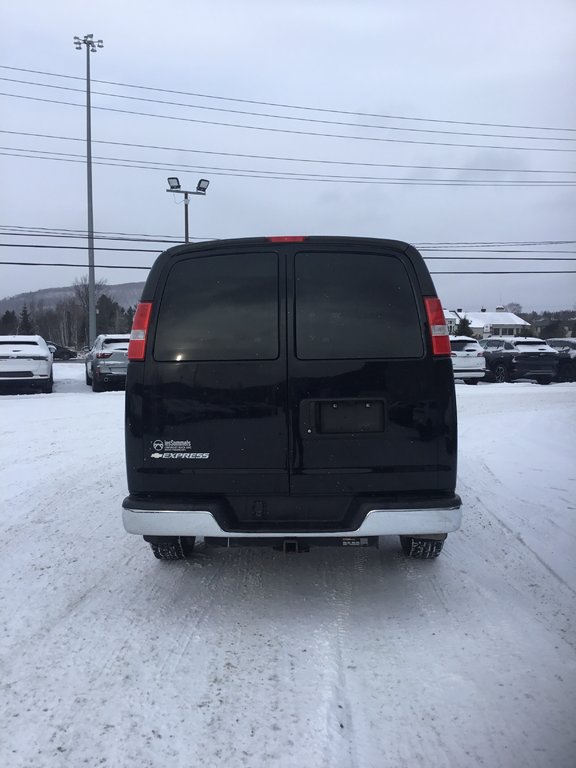 2017 Chevrolet Express Cargo Van in Mont-Tremblant, Quebec - 6 - w1024h768px