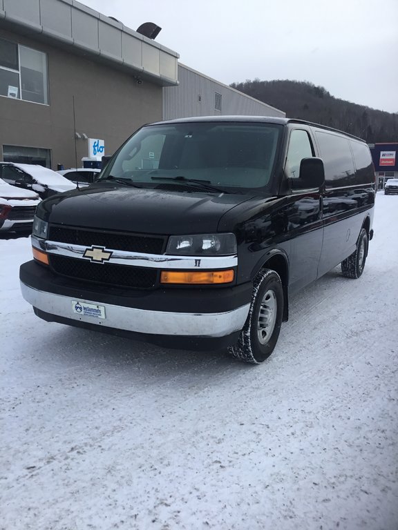 Chevrolet Express Cargo Van  2017 à Mont-Tremblant, Québec - 1 - w1024h768px