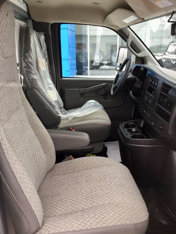 Chevrolet EXPRESS CUTAWAY 139¨ (1WT)  2025 à Mont-Tremblant, Québec - 6 - w1024h768px