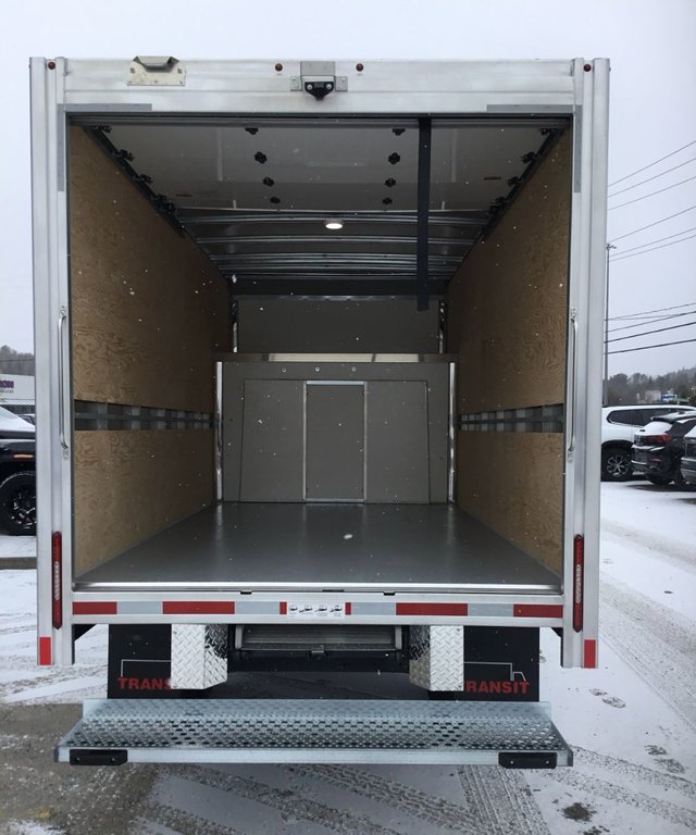 2025 Chevrolet EXPRESS CUTAWAY 139¨ (1WT) in Mont-Tremblant, Quebec - 9 - w1024h768px