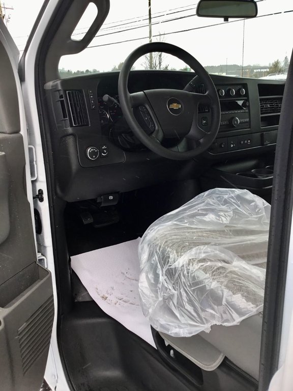 2025 Chevrolet EXPRESS CUTAWAY 139¨ (1WT) in Mont-Tremblant, Quebec - 10 - w1024h768px