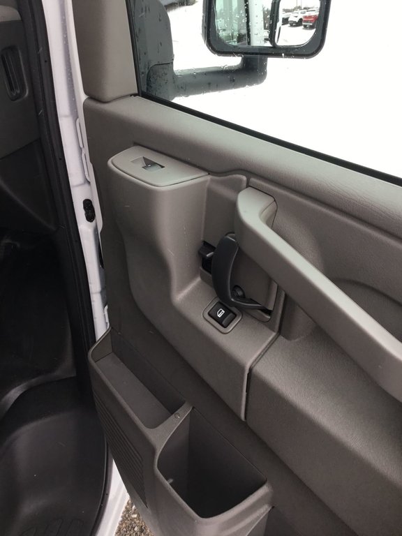 2025 Chevrolet EXPRESS CUTAWAY 139¨ (1WT) in Mont-Tremblant, Quebec - 5 - w1024h768px