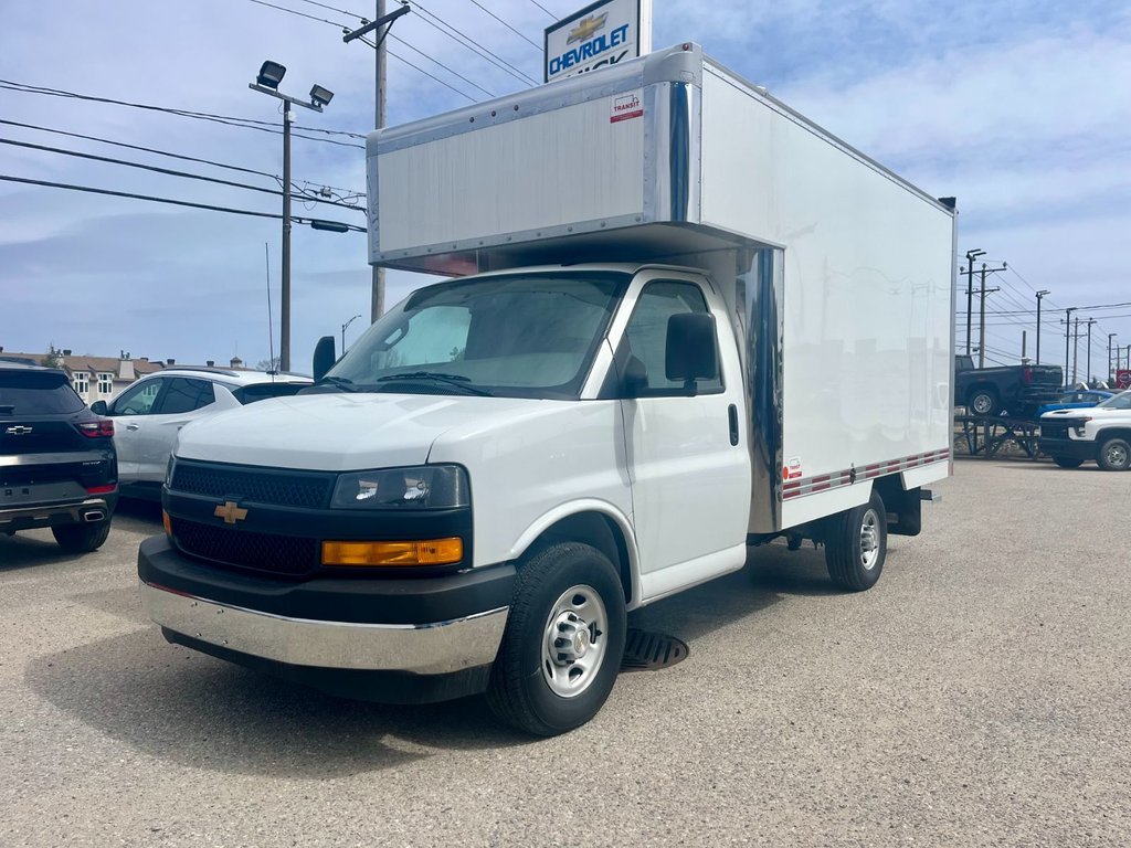 2025 Chevrolet Express Cutaway 3500 in Mont-Tremblant, Quebec - 1 - w1024h768px