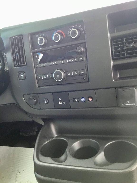 2025 Chevrolet Express Cutaway 3500 in Mont-Tremblant, Quebec - 8 - w1024h768px