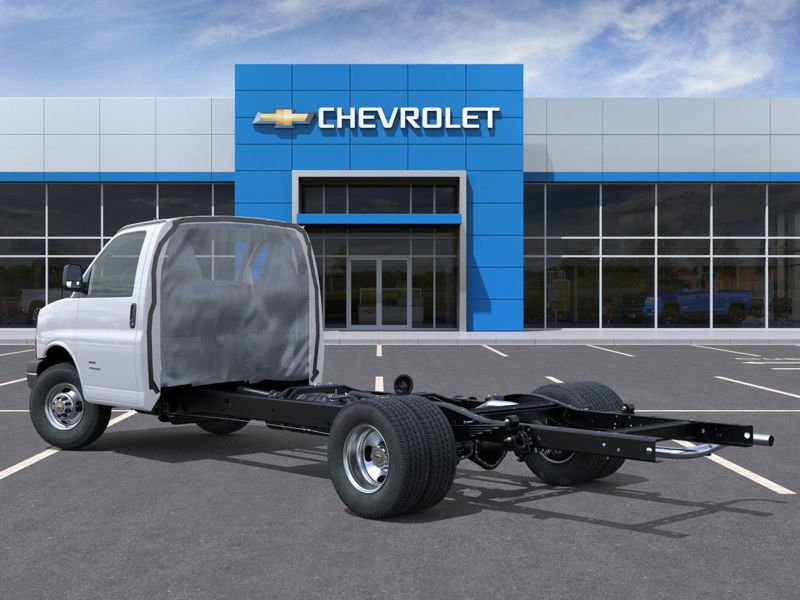 Chevrolet Express Cutaway 4500  2025 à Mont-Tremblant, Québec - 3 - w1024h768px