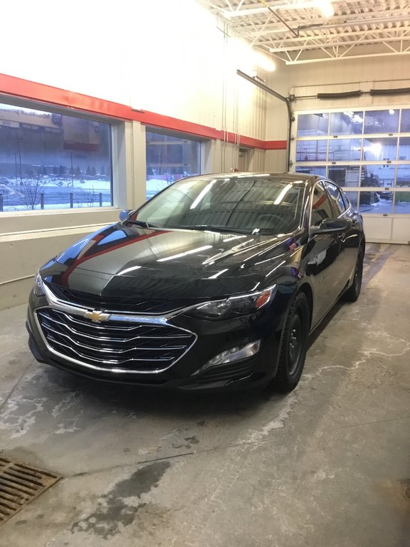 Chevrolet Malibu  2024 à Mont-Tremblant, Québec - 1 - w1024h768px