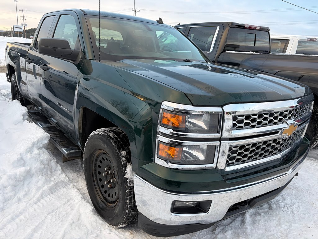 Chevrolet Silverado 1500  2014 à Mont-Tremblant, Québec - 3 - w1024h768px
